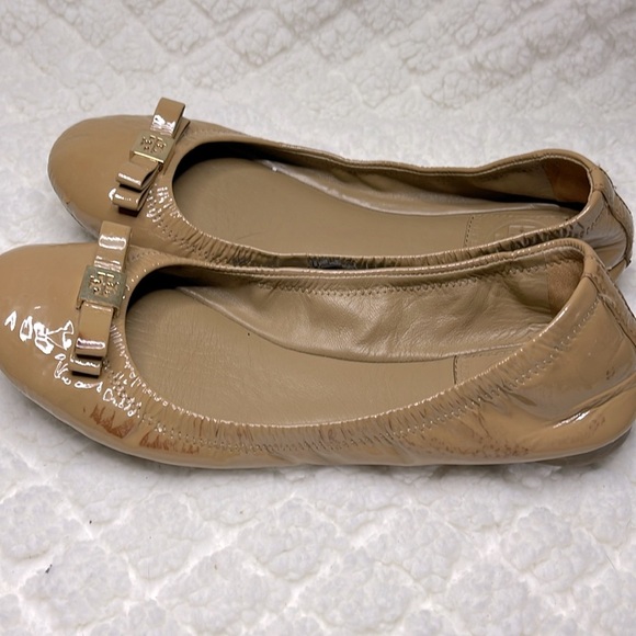 Tory Burch Tan Flats with Gold Accents - Picture 5 of 12